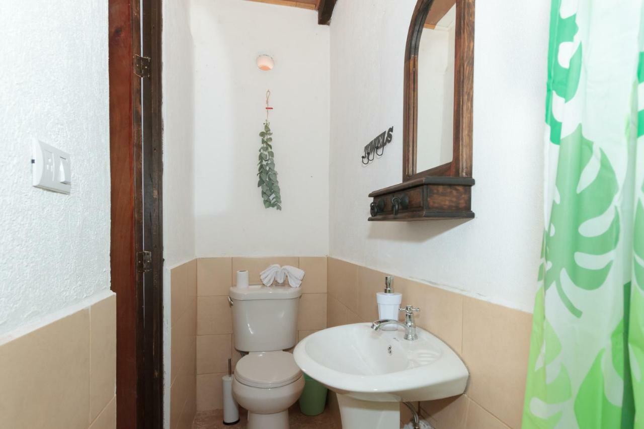 Tamarindo Guest House, Near Arco Santa Catarina アンティグア・グアテマラ エクステリア 写真